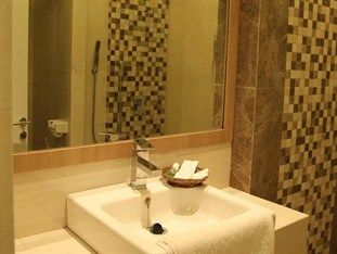 Life Emerald Hotel Сурабая Экстерьер фото